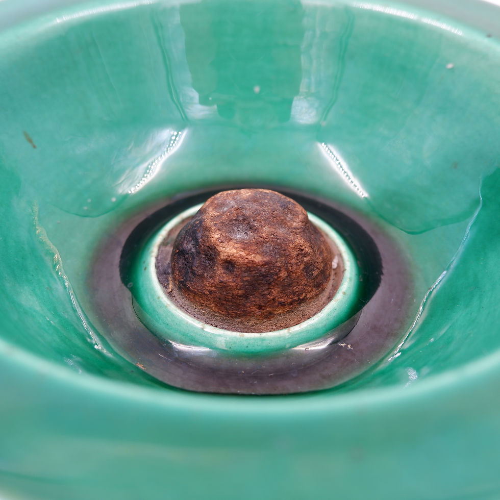 Miniature : Vintage ceramic and leather ashtray from the 1950s, in the Keramos Sèvres style.