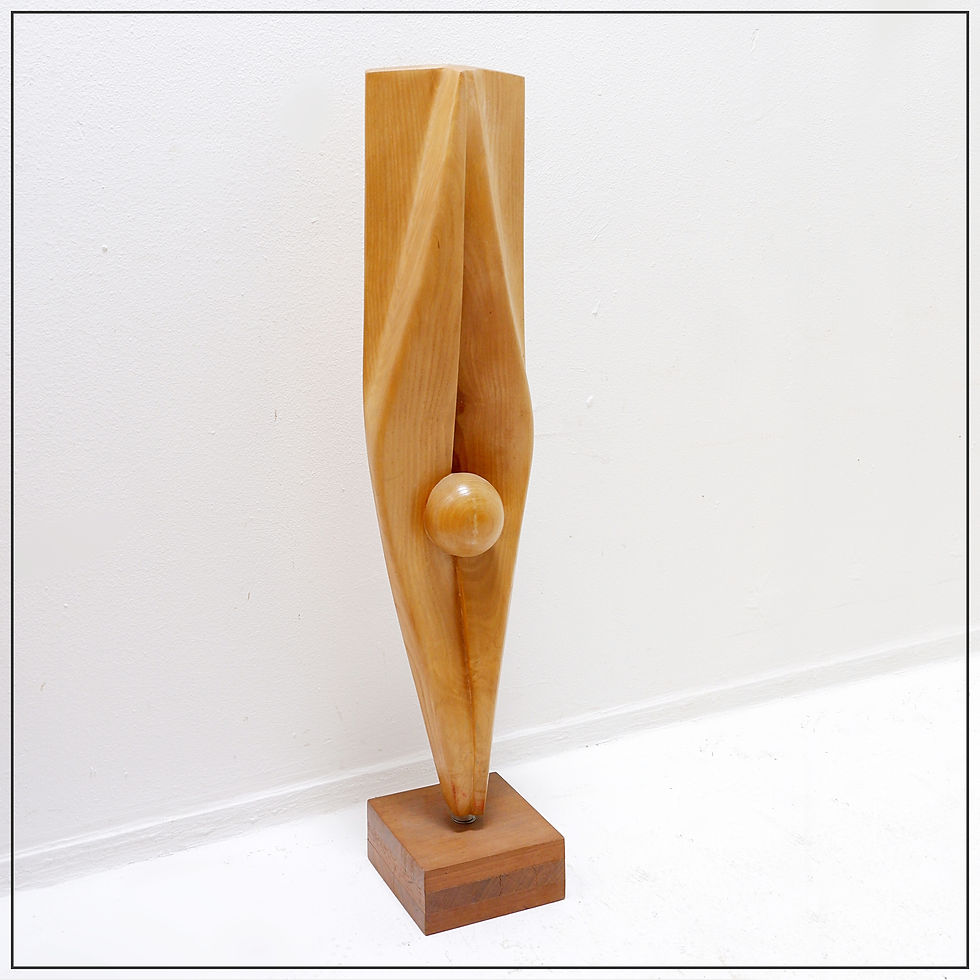 Miniature : Abstract wooden sculpture on base - Signed A.Vilain