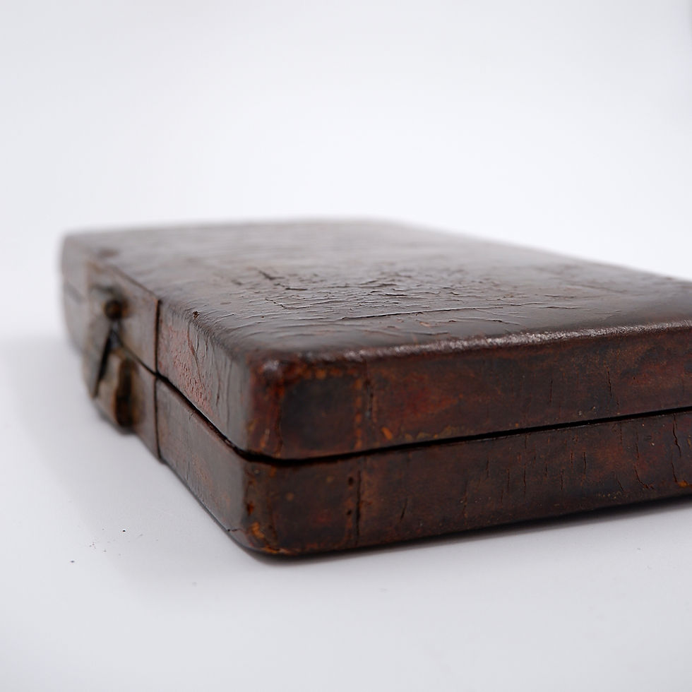 Miniature : Antique Chinese lacquered leather box