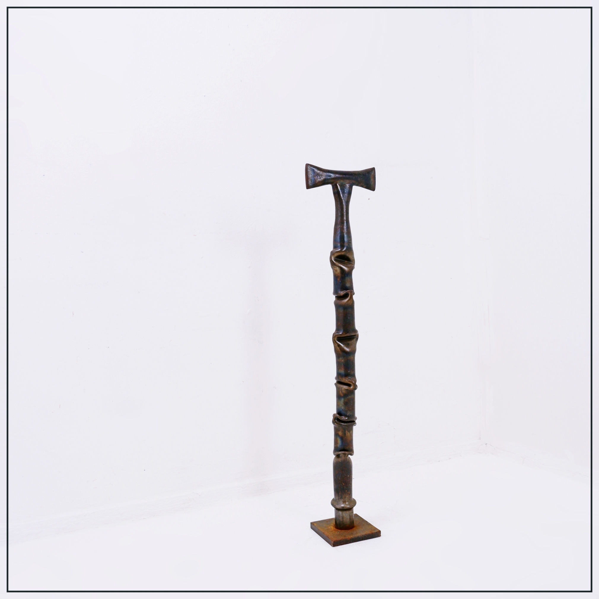 Brutalist "pleated" iron sculpture - Circa 1980