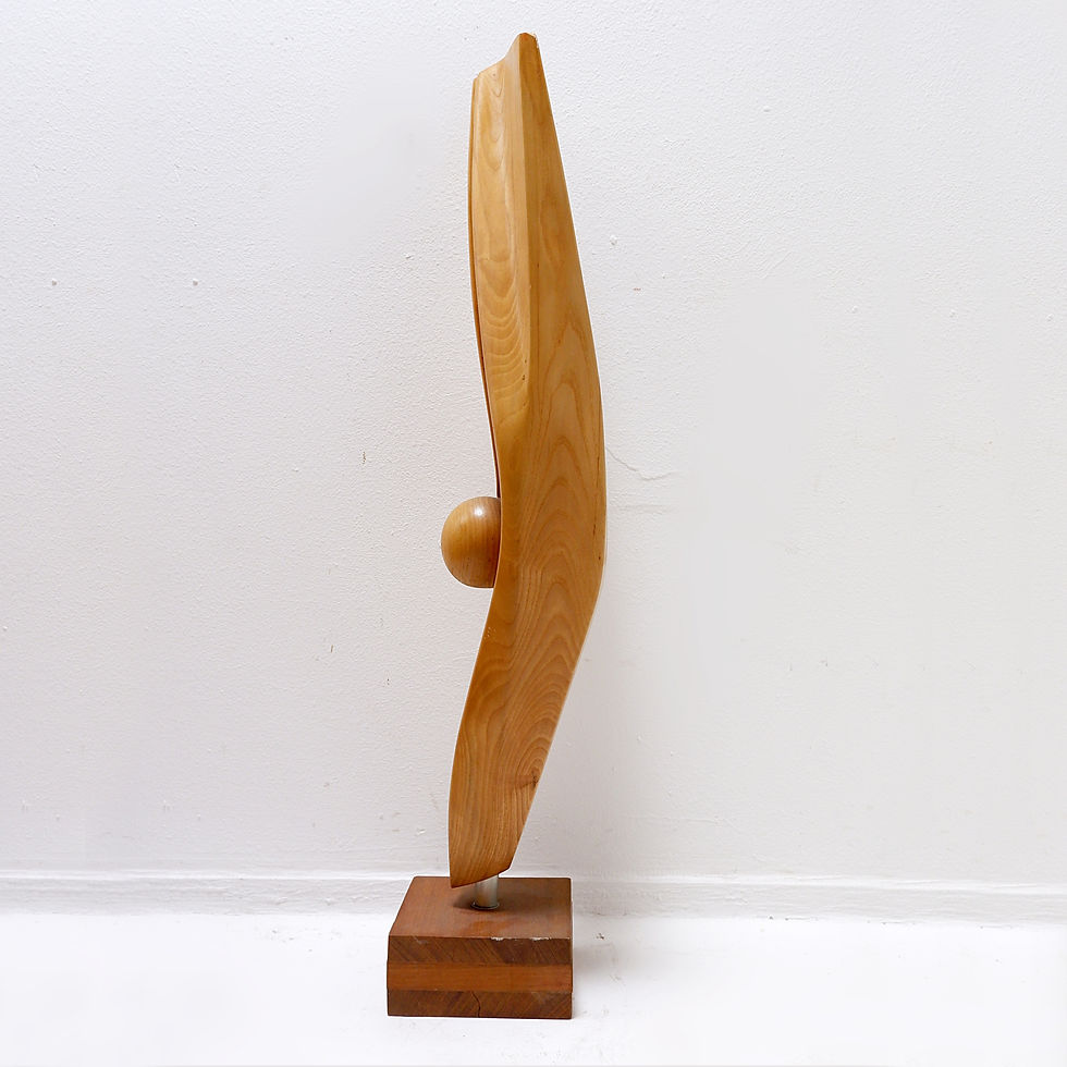 Miniature : Abstract wooden sculpture on base - Signed A.Vilain