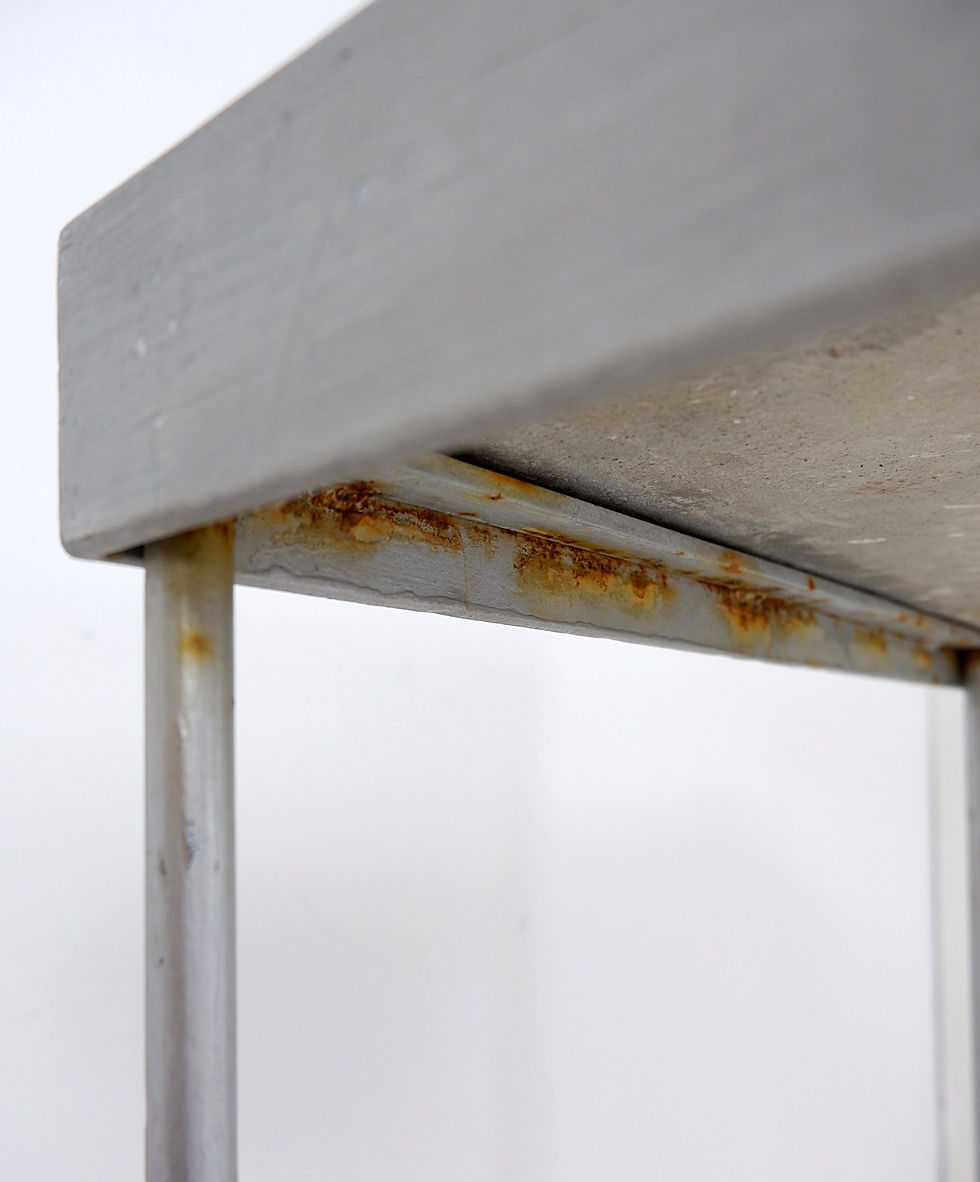 Miniature : Outdoor side table with fish stone slab top
