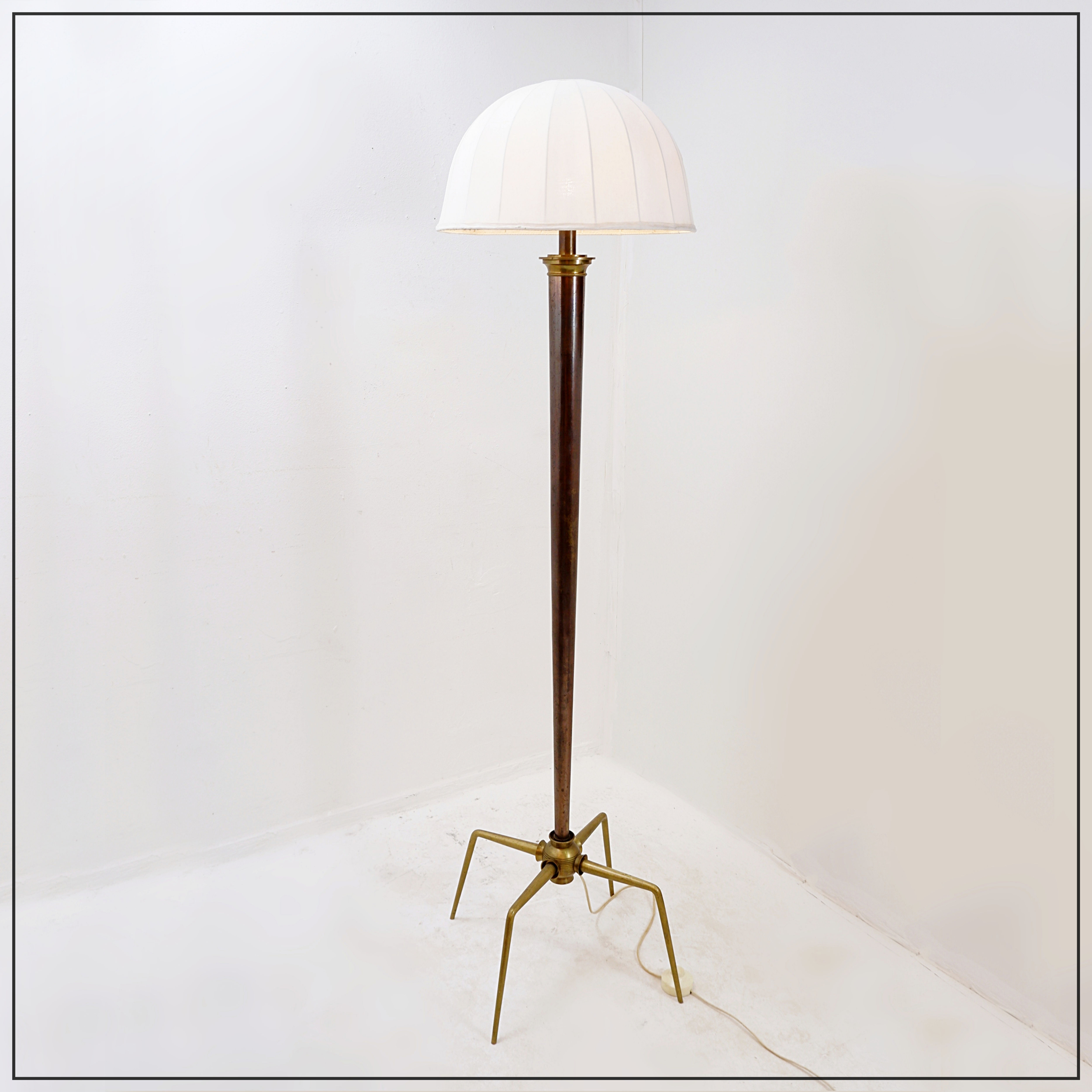 Hollywood Regency bronzed metal and brass tripod floor lamp – 1950s