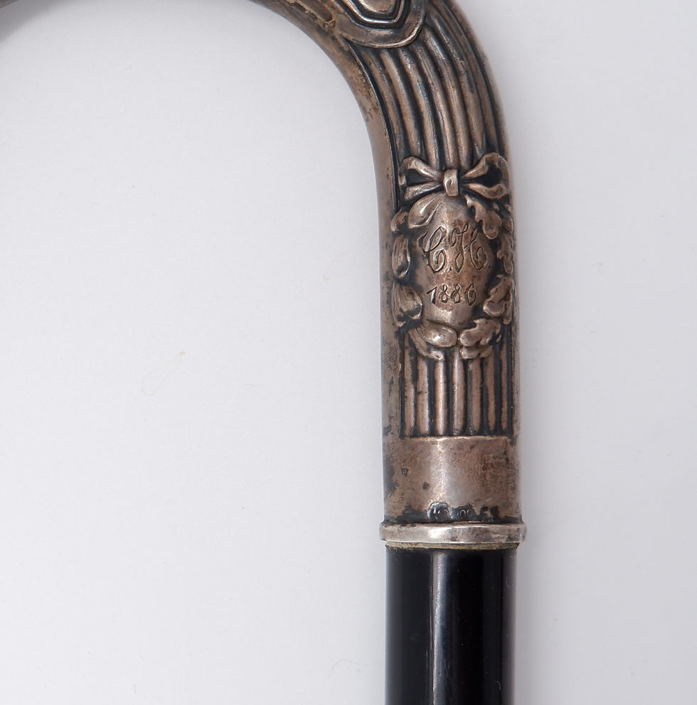 Miniature : Collectible cane with silver knob representing an elephant's head