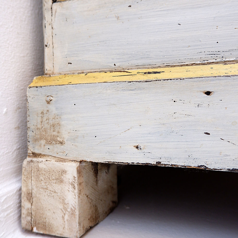 Miniature : Antique Italian chest of drawers with marble top