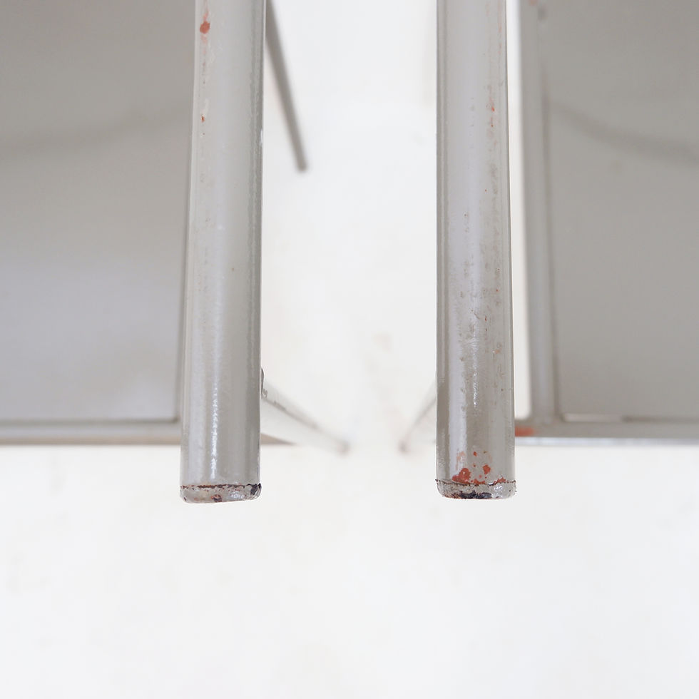 Miniature : Set of 4 gray metal chairs in the style of Starck's "Von Vogelsans" model