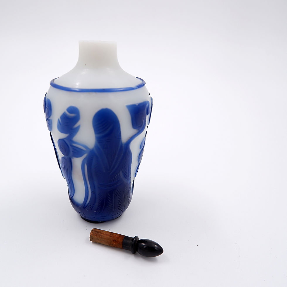 Miniature : Clear glass snuff bottle with blue overlay, China 19th century