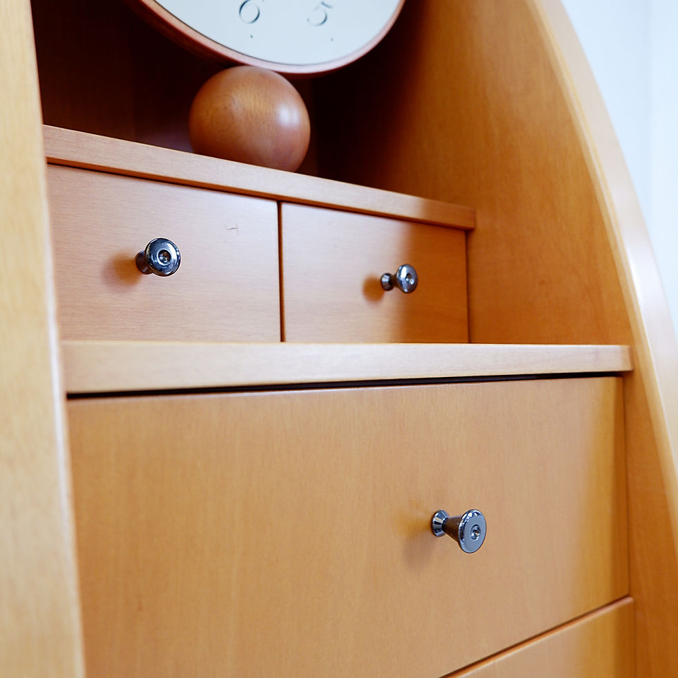 Miniature : vintage drawer column and clock
