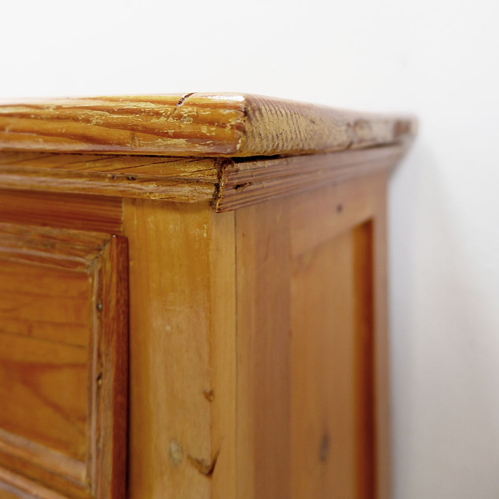 Miniature : Pedestal apothecary cabinet in solid pine - English, early 20th century