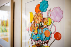 イラストレーターはるかんぼによる個展「おもちゃ箱」。表参道 OPAギャラリーにて2019年開催。イラストレーションを展示しました。おもちゃが暮らす 色鮮やかな世界を描きました。現実ではあり得ないことがあり得てしまう、想像の世界は とてもやさしくて面白いです。