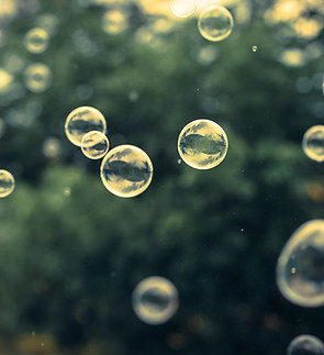 Schwebende Seifenblasen