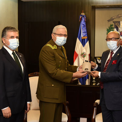 Alfredo Pacheco recibe visita Carabineros de Chile, tratan temas de seguridad ciudadana