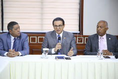 Comisión de Hacienda de la CD recibe al ministro de Salud Pública