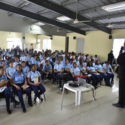 Estudiantes del Politécnico Aragón reciben charla “Elementos esenciales en la Constitución”
