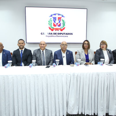 Cámara de Diputados celebra graduación de 287 colaboradores