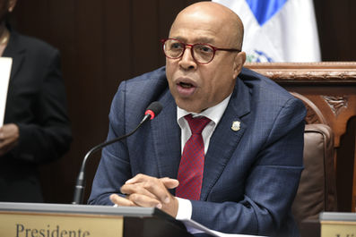 Diputados aprueban en primera lectura proyecto de ley sobre pasantías de médicos recién graduados