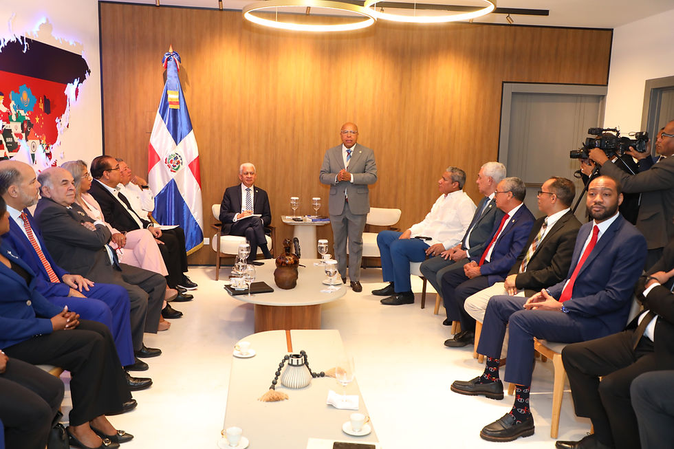 Alfredo Pacheco y Ricardo de los Santos servirán de canal ante el Ejecutivo tras planteamientos de FOPPPREDOM sobre presupuesto de la JCE y partidos