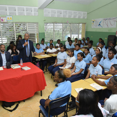 Diputado Carlos Alberto Pérez promueve la educación ciudadana en SDN