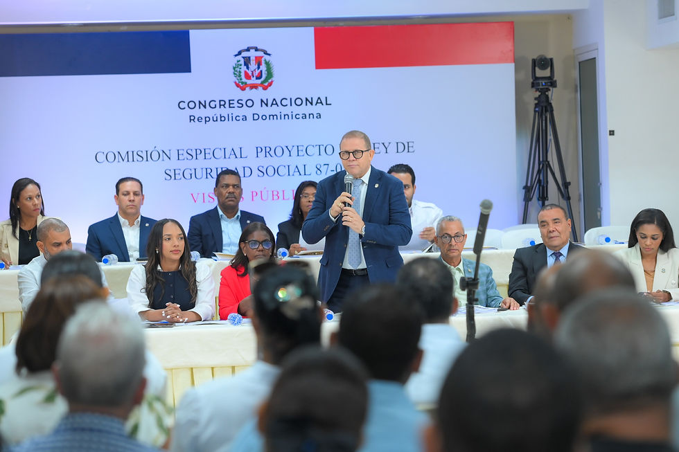 Comisión bicameral que estudia modificación de la Ley de Seguridad Social celebra vista vública en La Vega