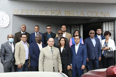 Comisión de diputados visita cárcel improvisada en Santo Domingo Oeste