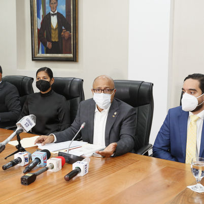 Pacheco anuncia reintroducción de importantes proyectos de ley que están pendientes de aprobación