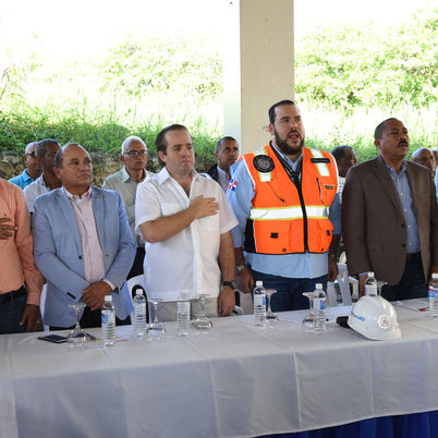 Diputados se reúnen en Puerto Plata con director Autoridad Portuaria y trabajadores pesqueros y port