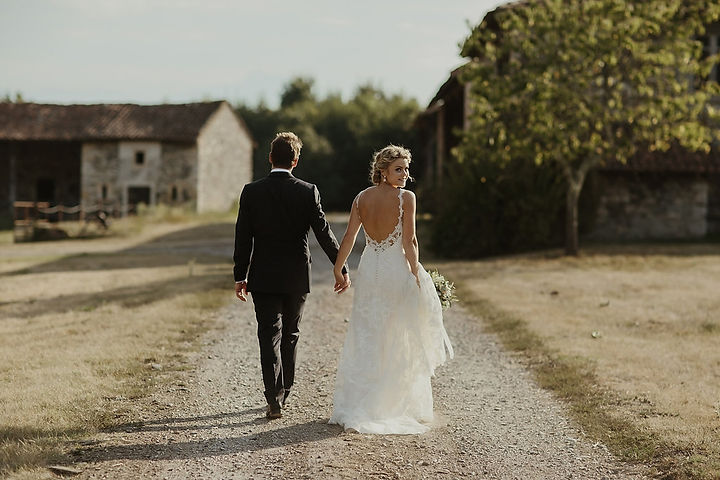 destination wedding couple