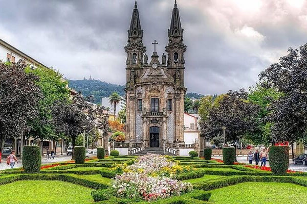 igreja-no-minho-guimaraes.jpg