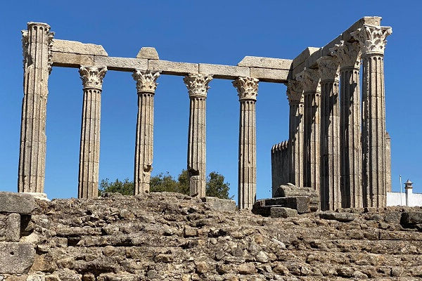 templo-romano-em-evora.jpg