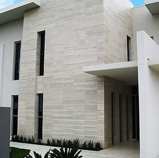 muro exterior de casa con revestimiento para fachadas tipo piedra