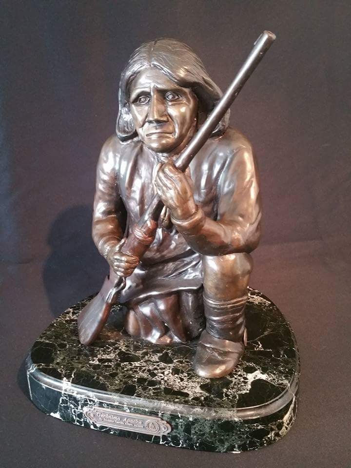 Miniatura: Escultura  Geronimo  Apache  Indian