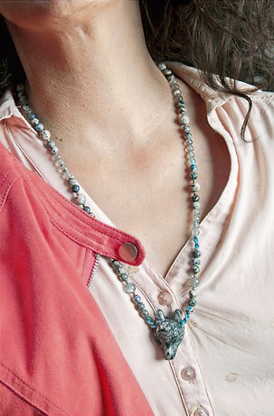 collier loup totem larvikite