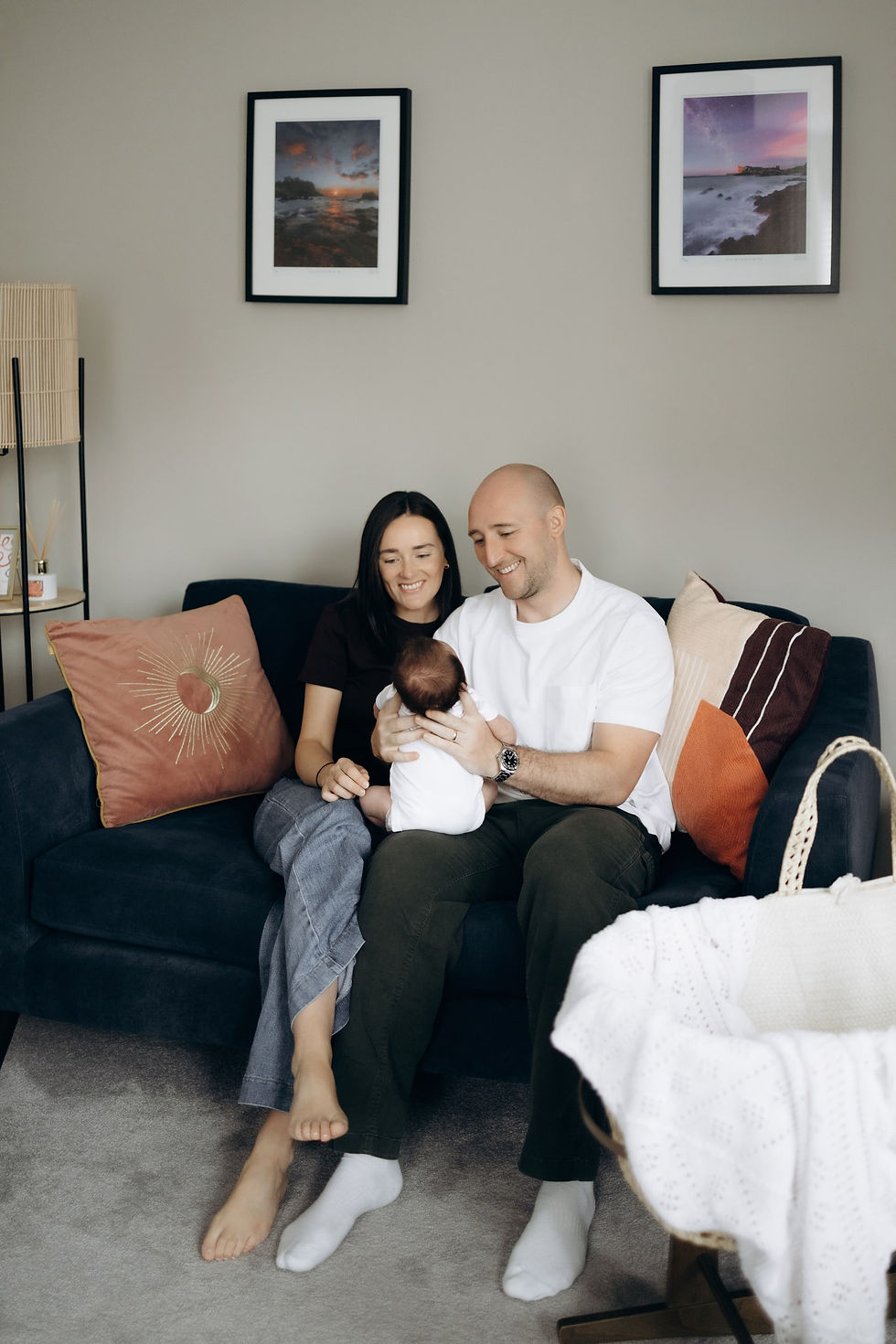 Newborn - family on sofa