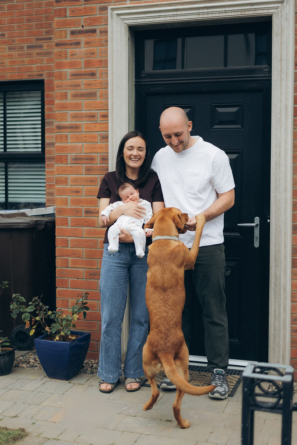 Newborn - family and dog at front door