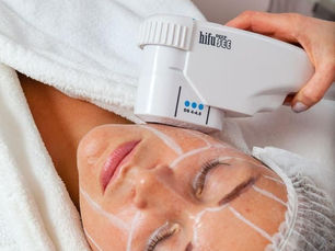 How Does Med Esthetiks Support Informed Blepharoplasty Decisions?