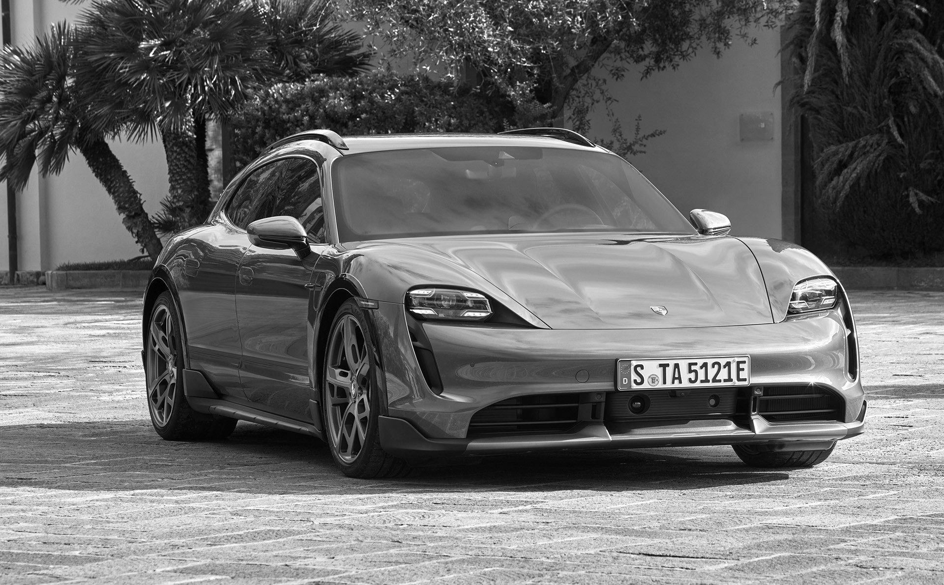 Carequest Sàrl car broker Switzerland, Porsche Taycan Cross Turismo