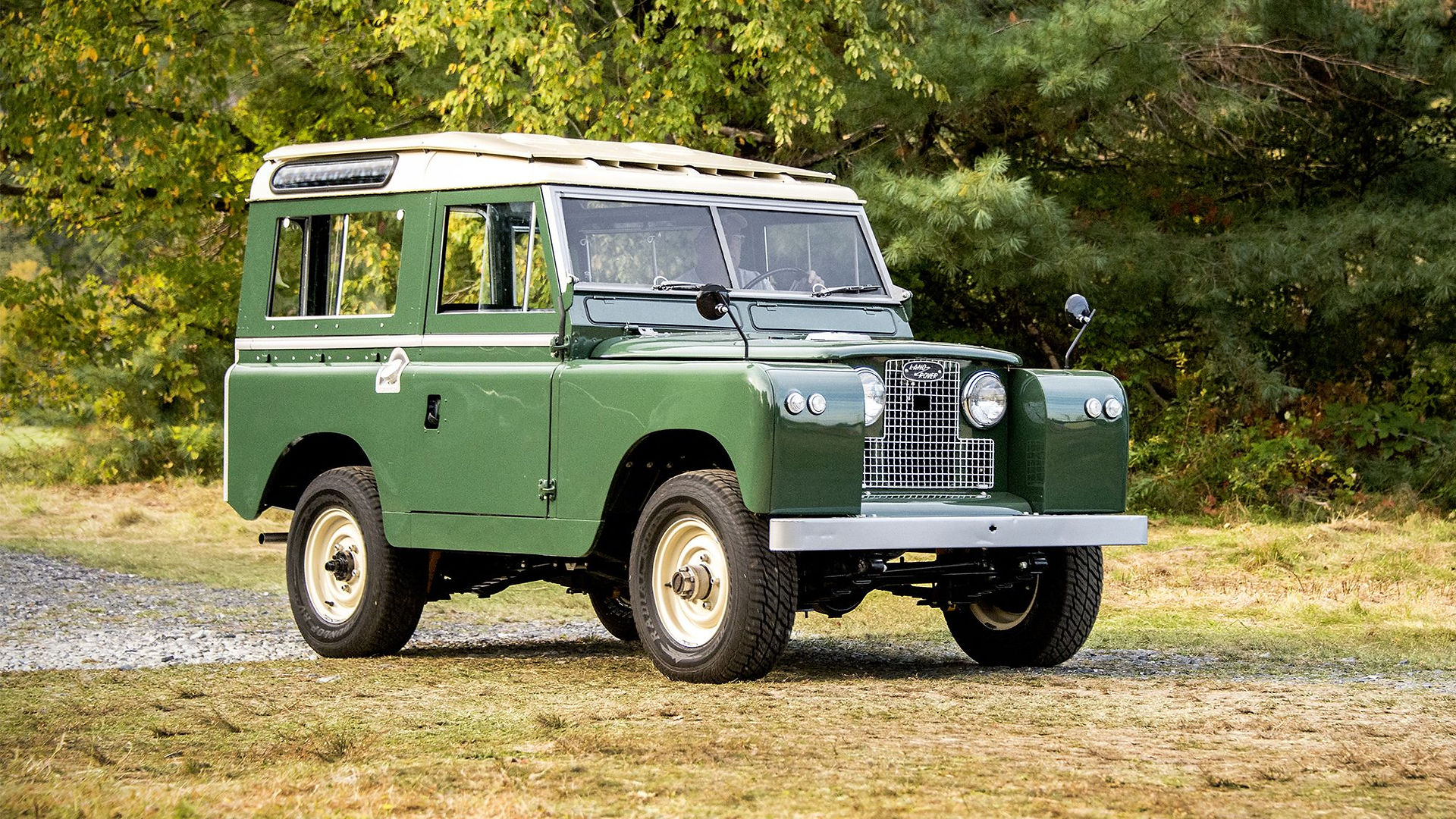 Carequest Sàrl car broker Switzerland, Land Rover Defender Series 1 in green