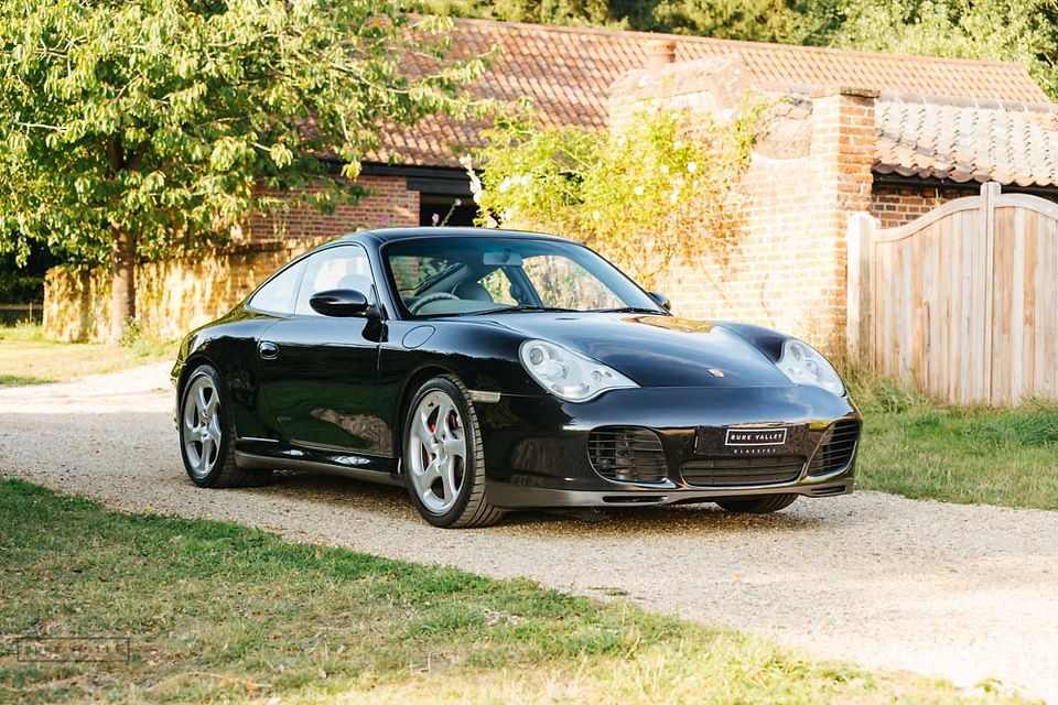 Carequest Sàrl car broker Switzerland, Porsche 911 996 Carrera 4s in black