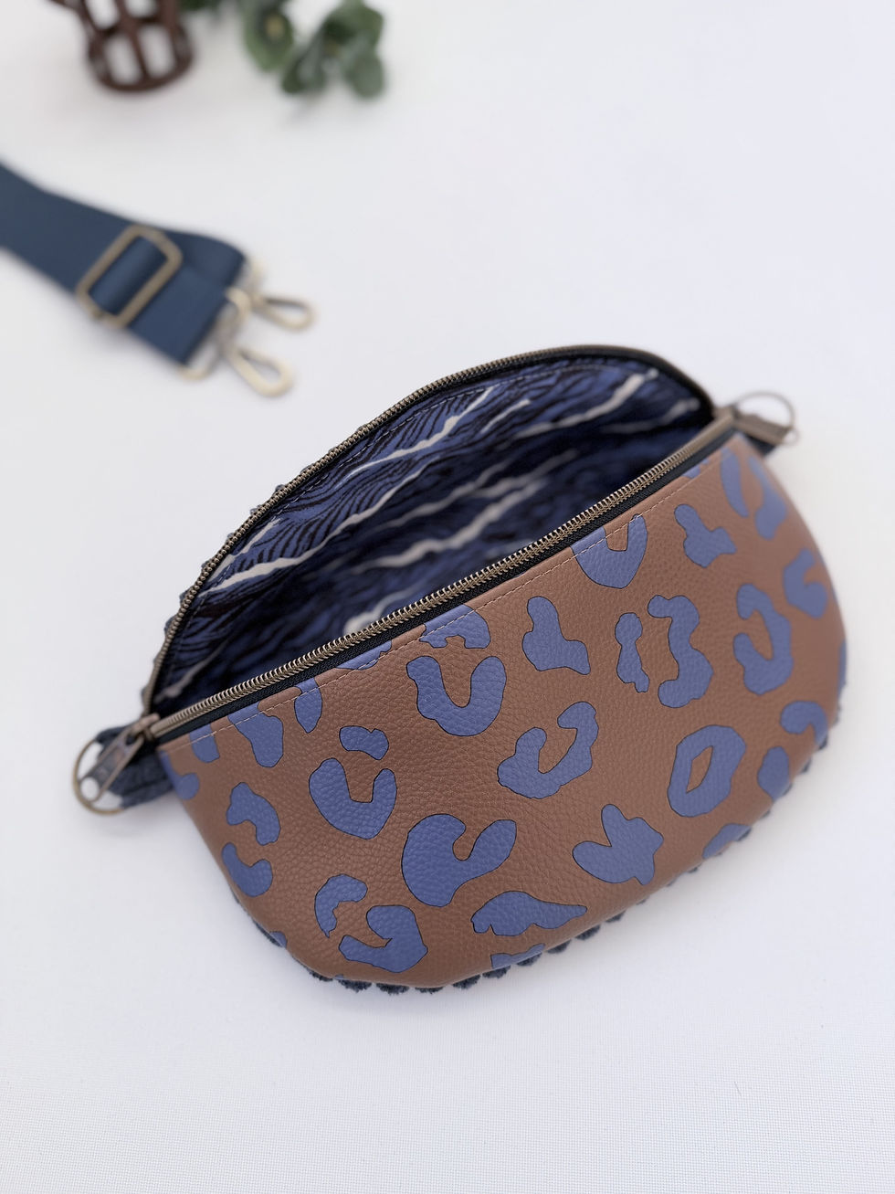 Miniaturbild: Bauchtasche LEO BRAUN-Cord blau