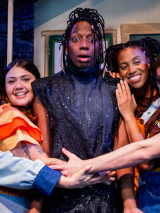 Espetáculo infantojuvenil valoriza a cultura negra e faz sessões gratuitas na cidade de São Paulo
