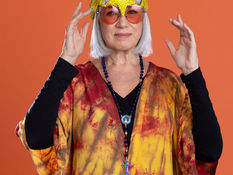 Divulgada a primeira foto de Lilia Cabral como Rita Lee. Atriz interpreta a rainha roqueira no monólogo “Rita Lee: Balada da Louca”