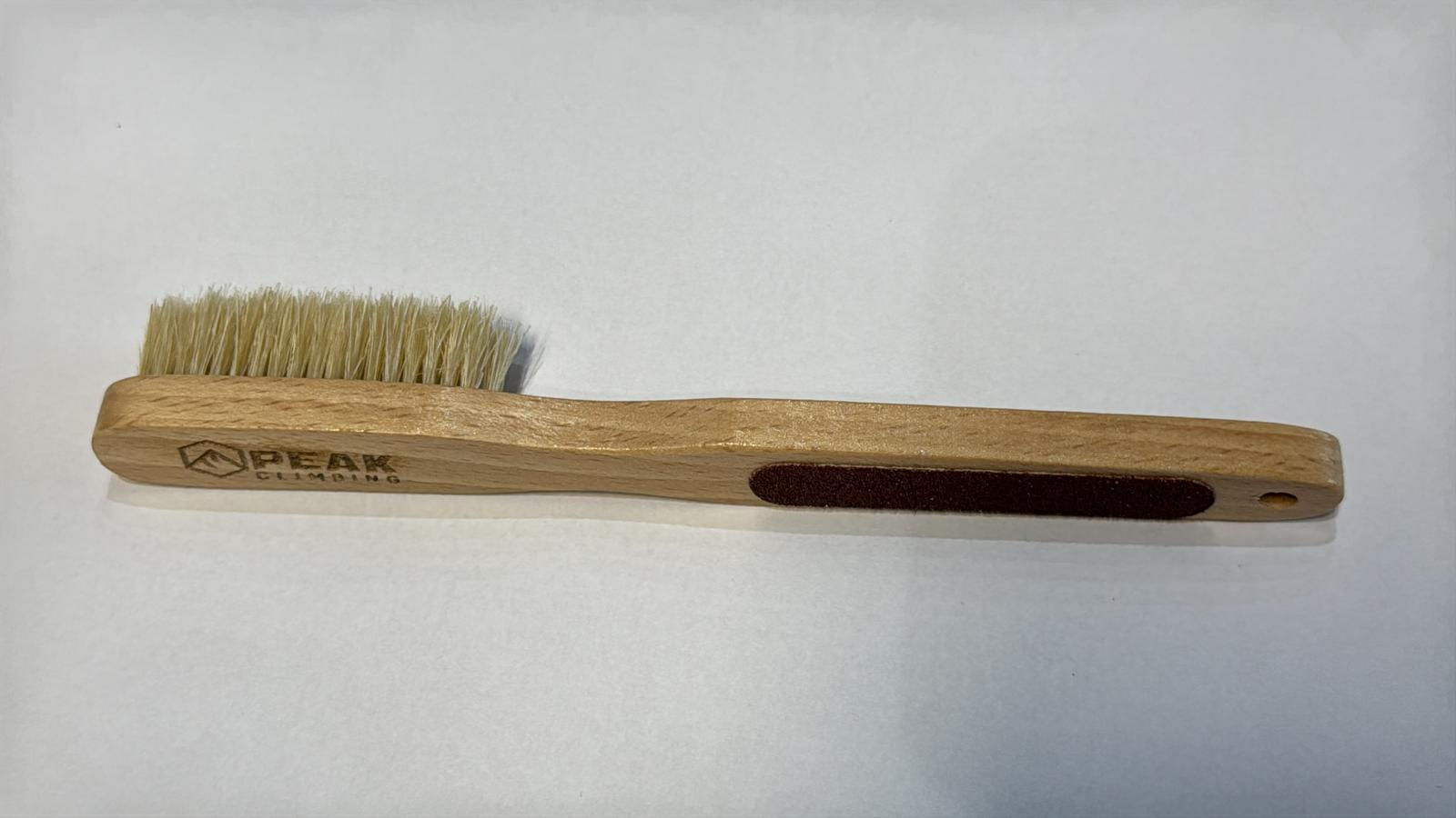 מברשת עם משייף עור