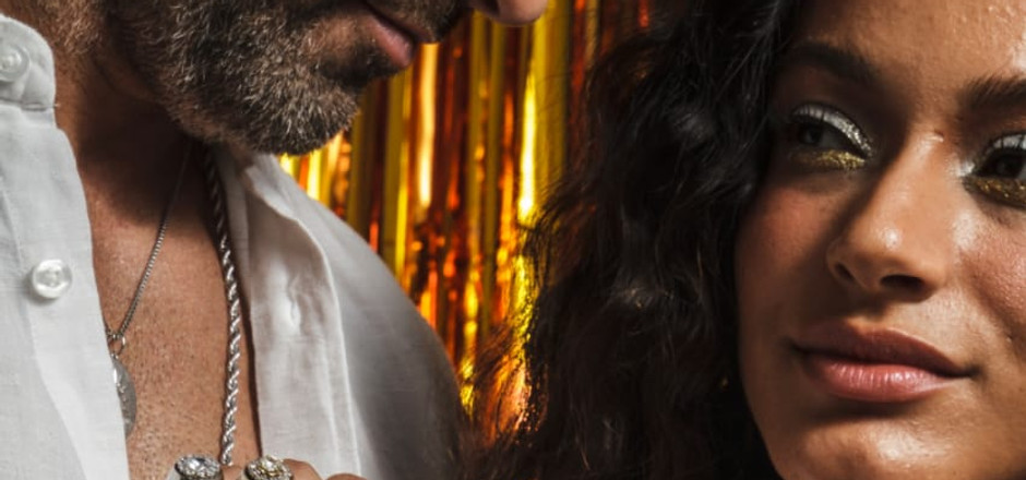 Aquarius Casal mão e rosto.jpeg