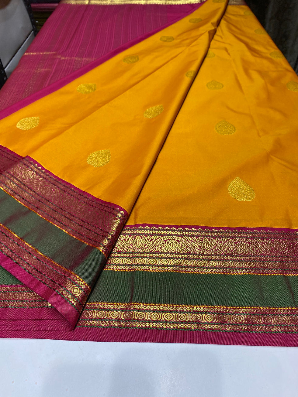 Thumbnail: Manjal roja highlight border 