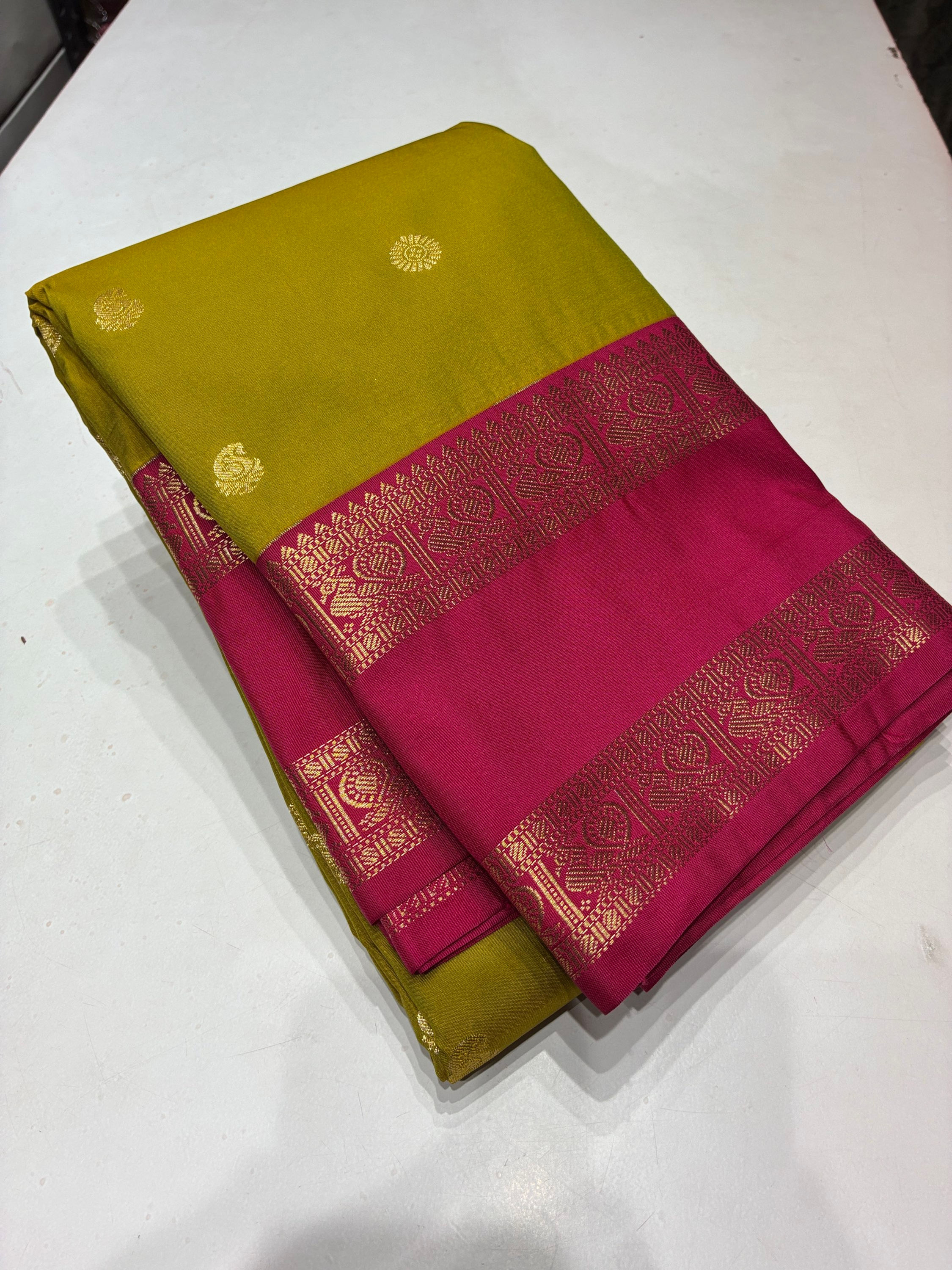 Mehandi Pink rettapet border
