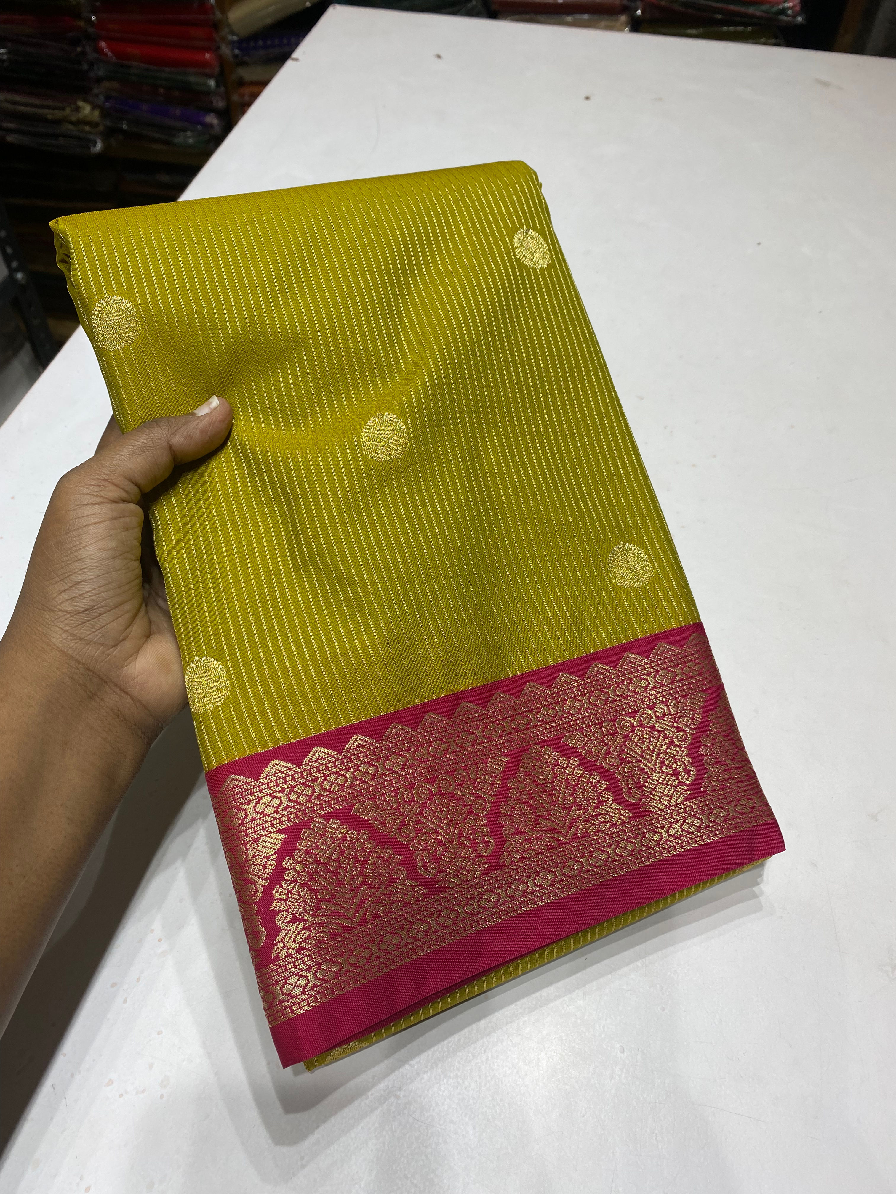 Mehandi Rani Vairaoosi coin motifs Mini border