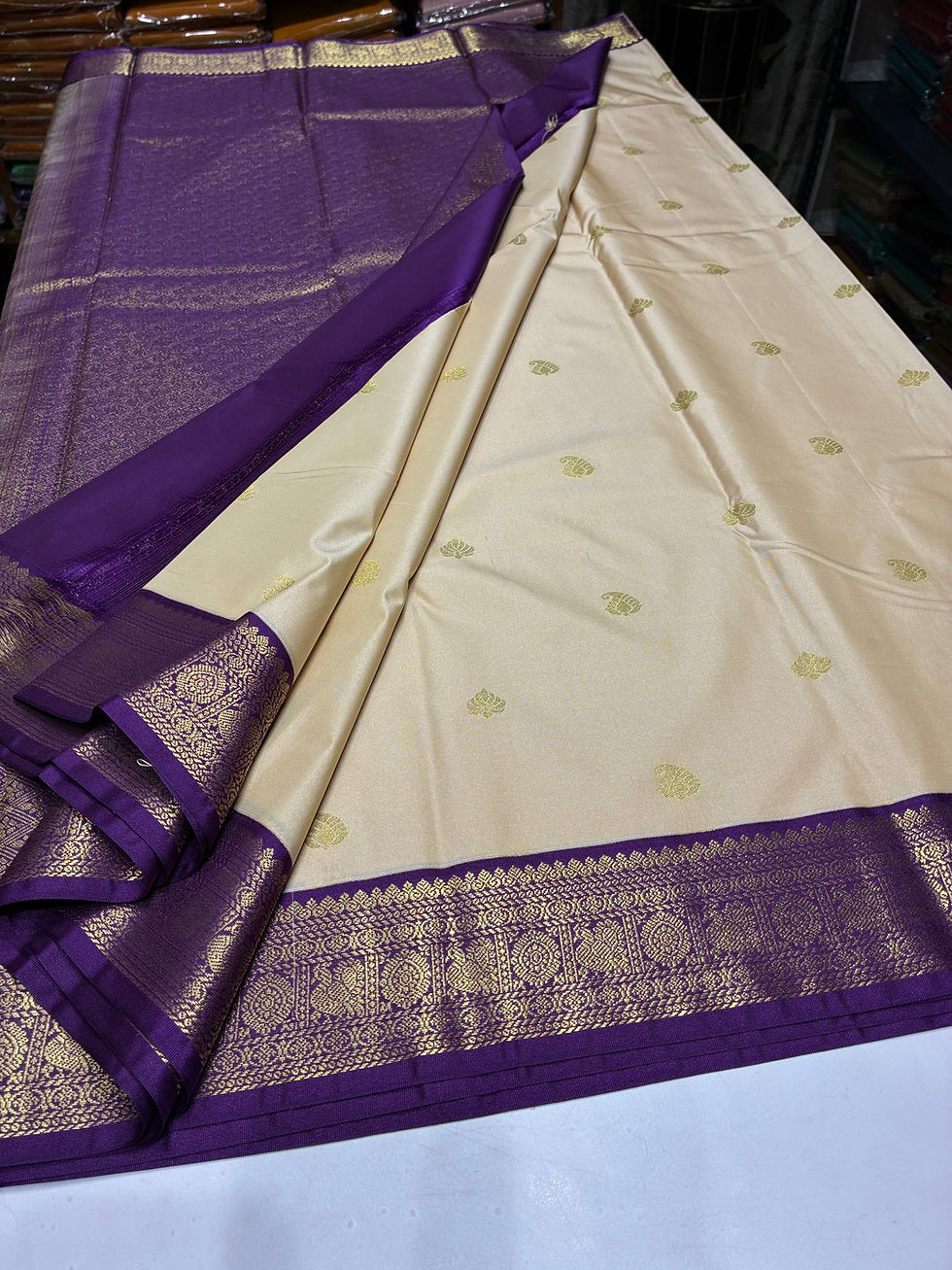 Thumbnail: Beige Purple Small border