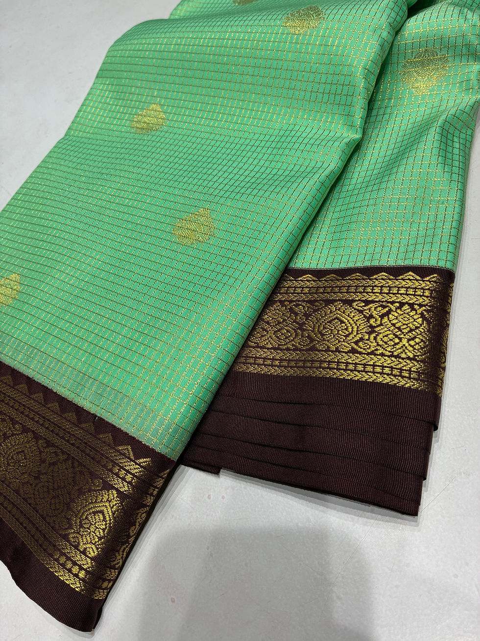 Thumbnail: seagreen brown mini border 