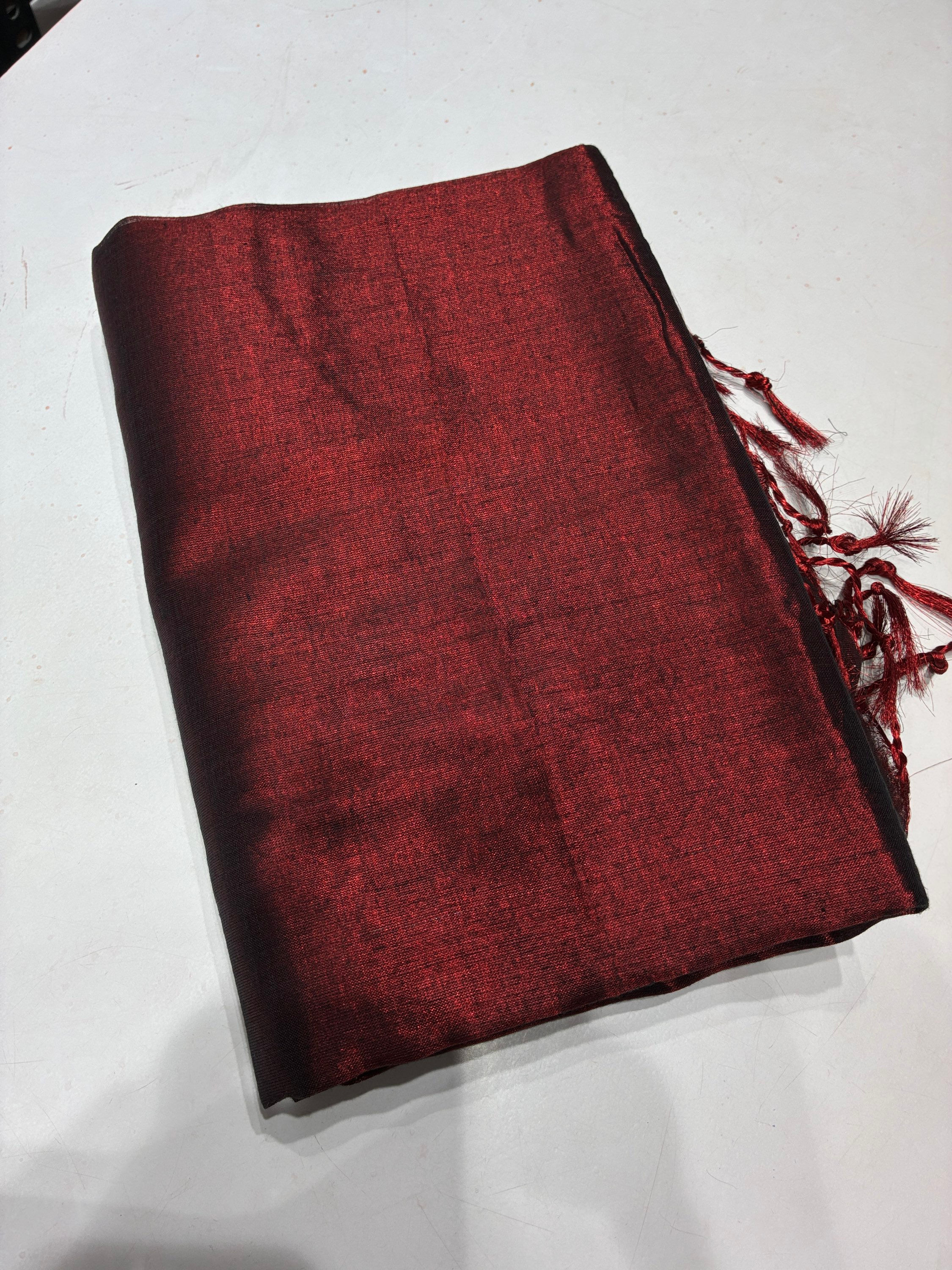 Maroon mul tissue