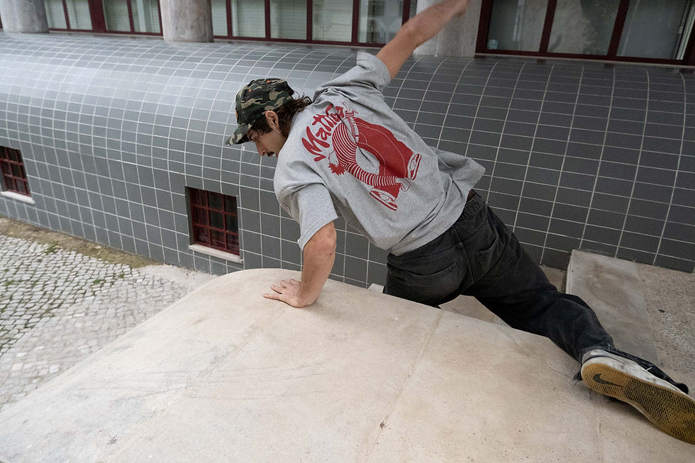 Miniaturbild: T-shirt "Bendy" grey / red